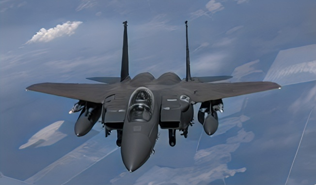 F-15 Eagle / F-15E Strike Eagle — view 1 of 3